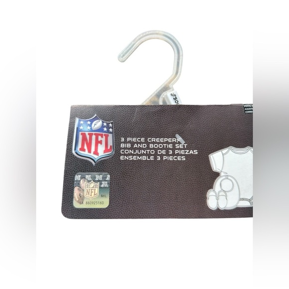 NFL Seattle Seahawks Blitz 3pc infant set onesie, bib, booties nwt sz 6/9 mo - Picture 3 of 4